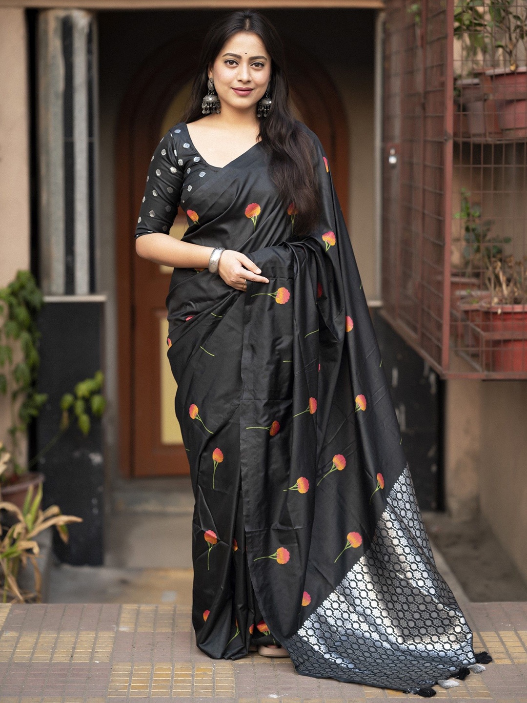 

Mitera Floral Zari Saree, Black