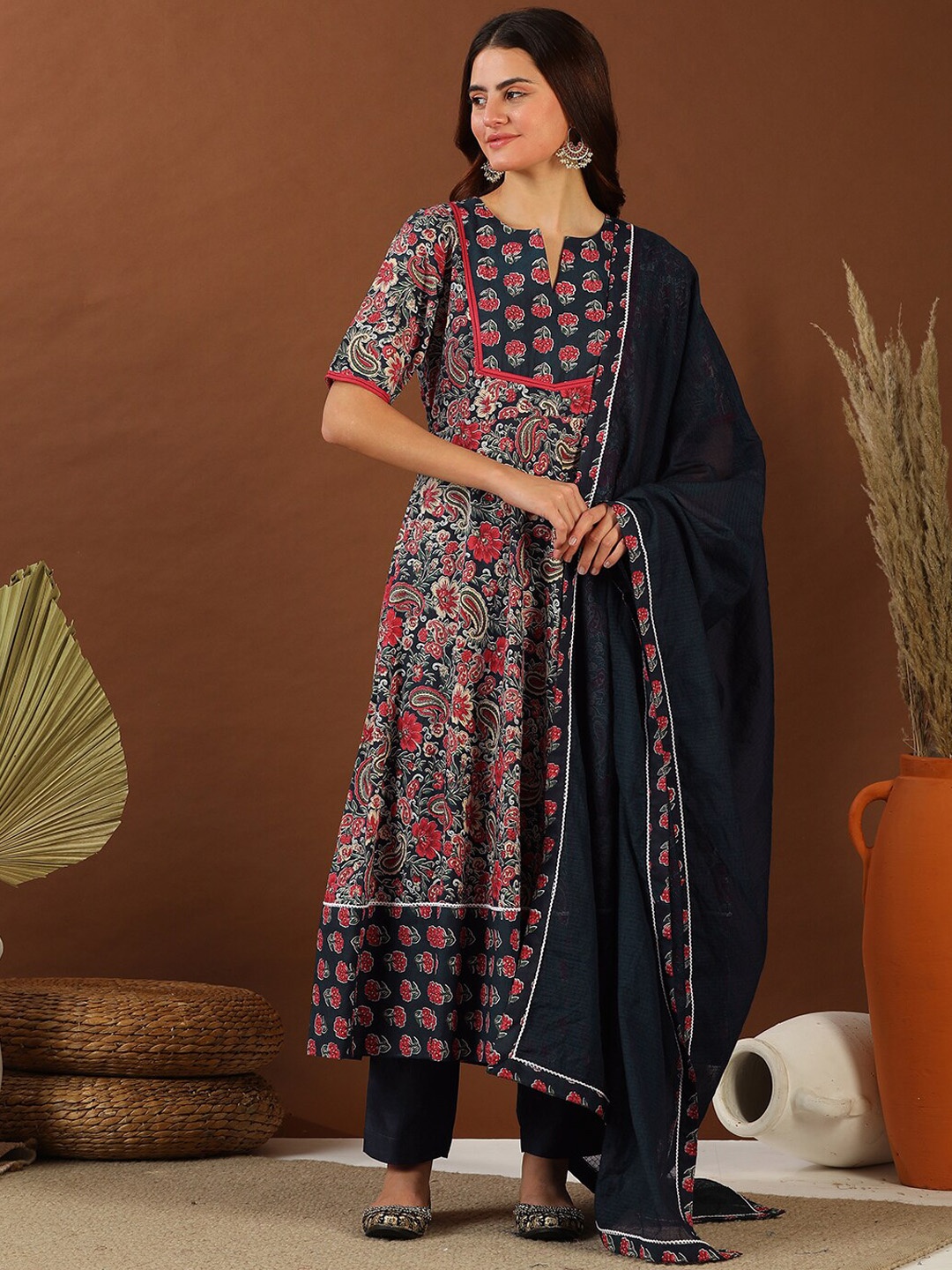 

Inddus Women Floral Printed Regular Kurta with Trousers & Dupatta, Navy blue