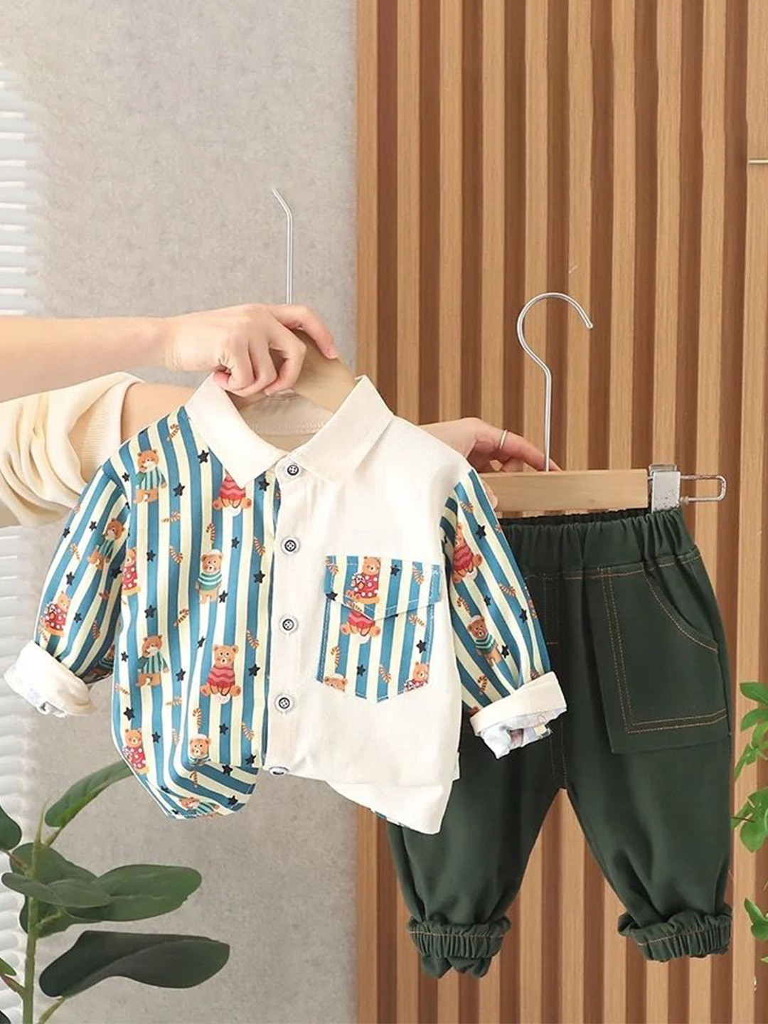 

TrendyKid Boys Printed Shirt with Trousers, White