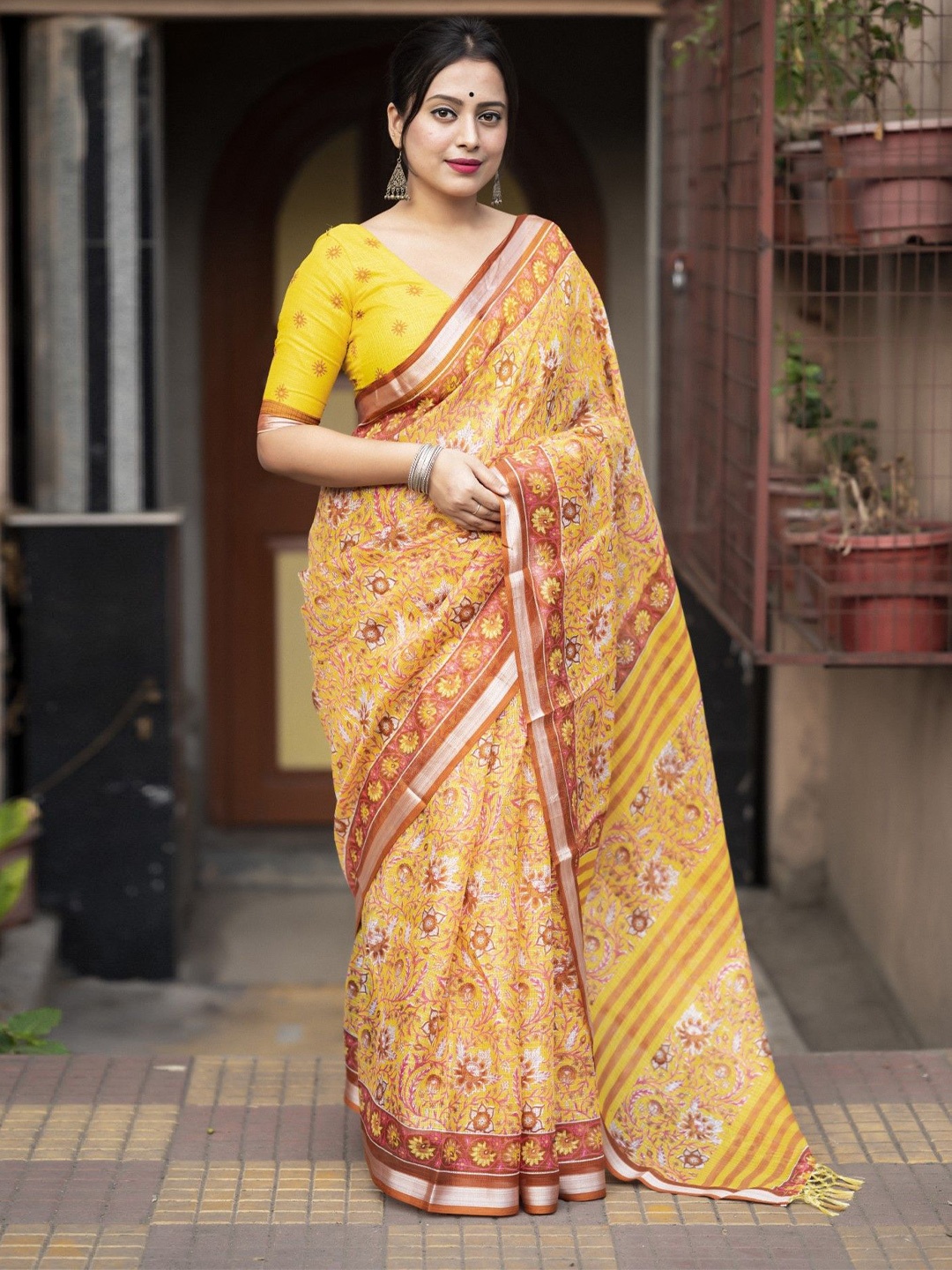 

Mitera Floral Zari Saree, Yellow