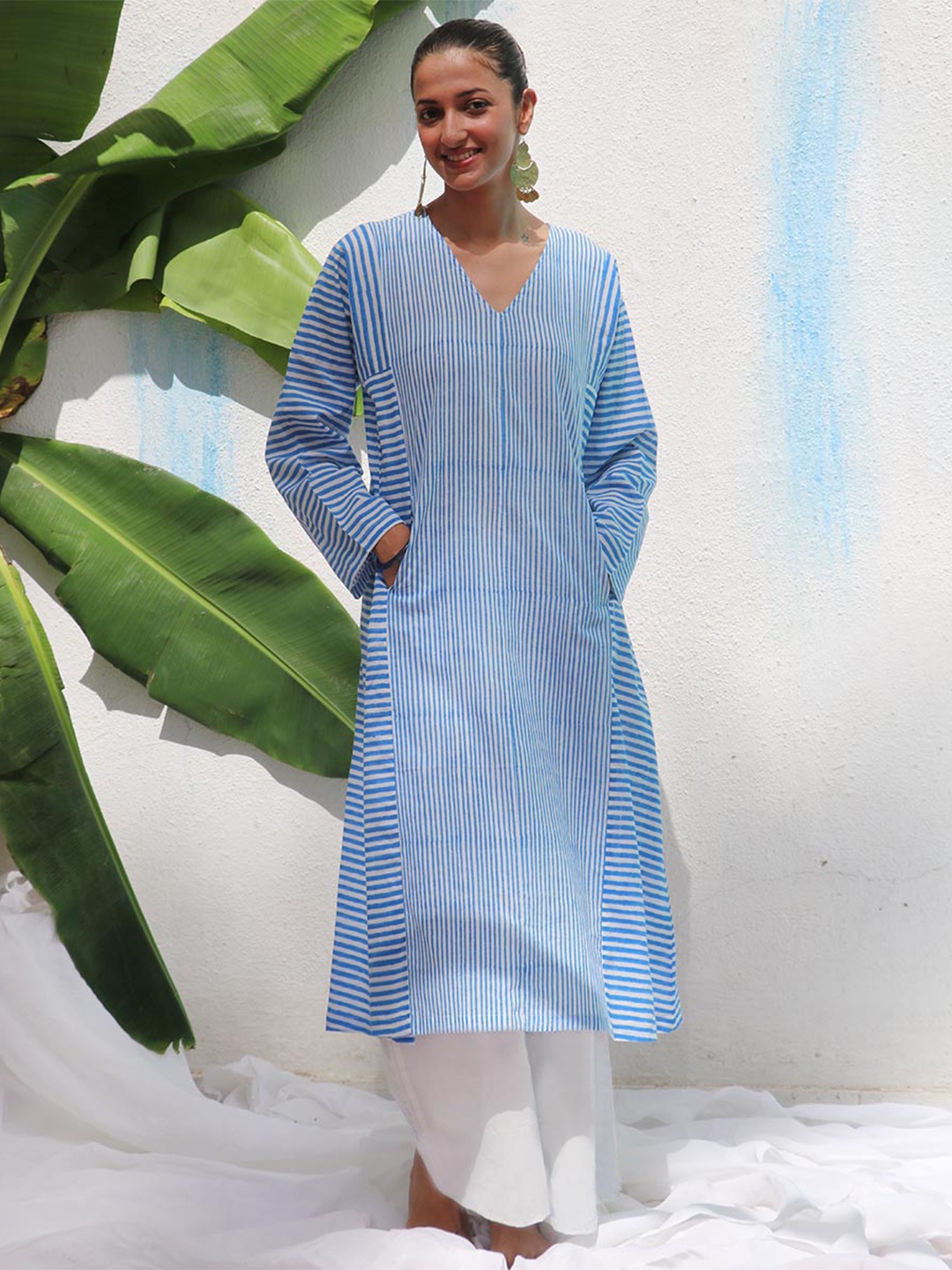 

Chidiyaa Women Striped A-Line Pure Cotton Kurta with Palazzos, White