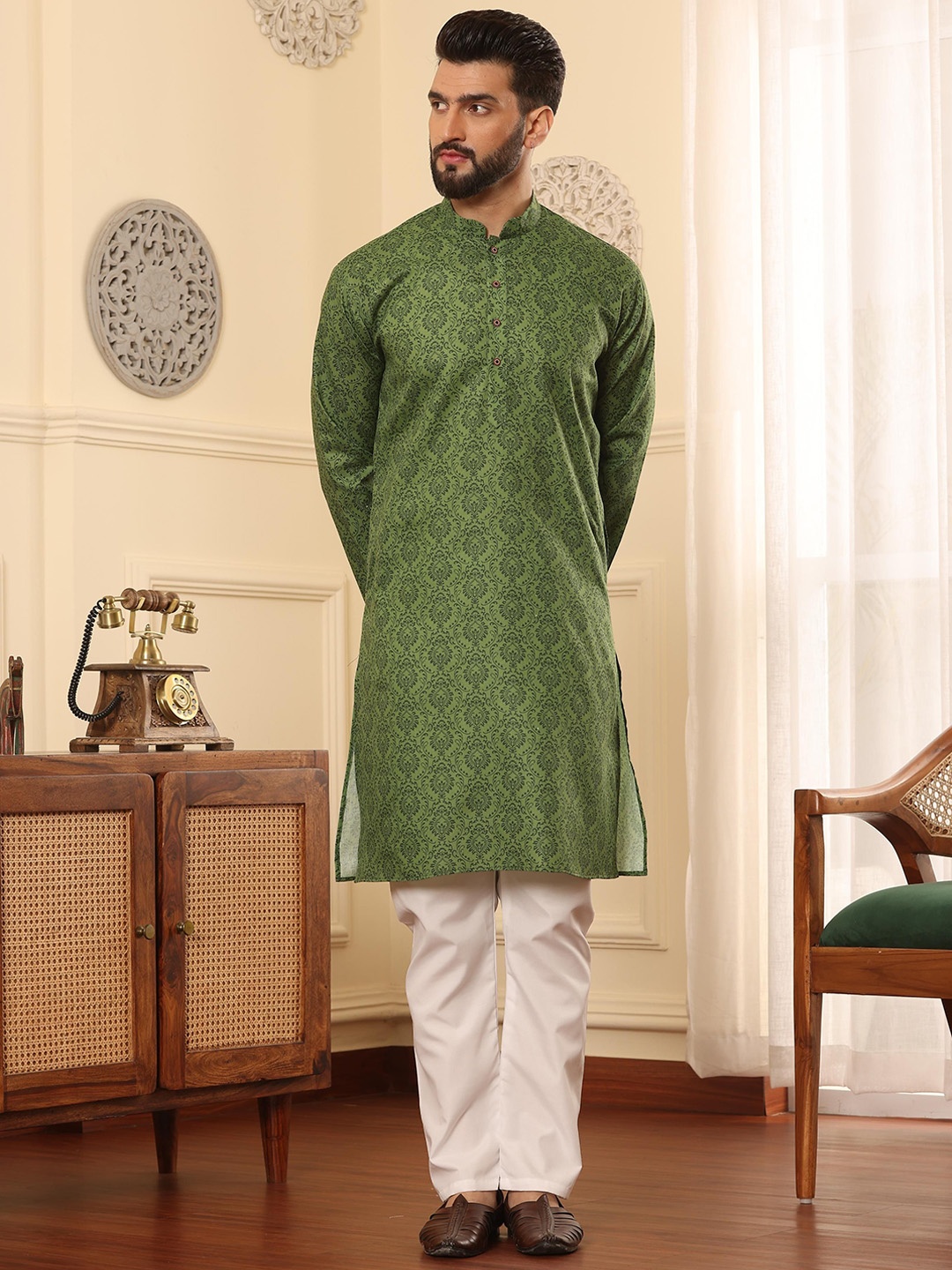 

Armaan Ethnic Solid Men Ethnic Motifs Printed Regular Kurta with Pyjamas, Green