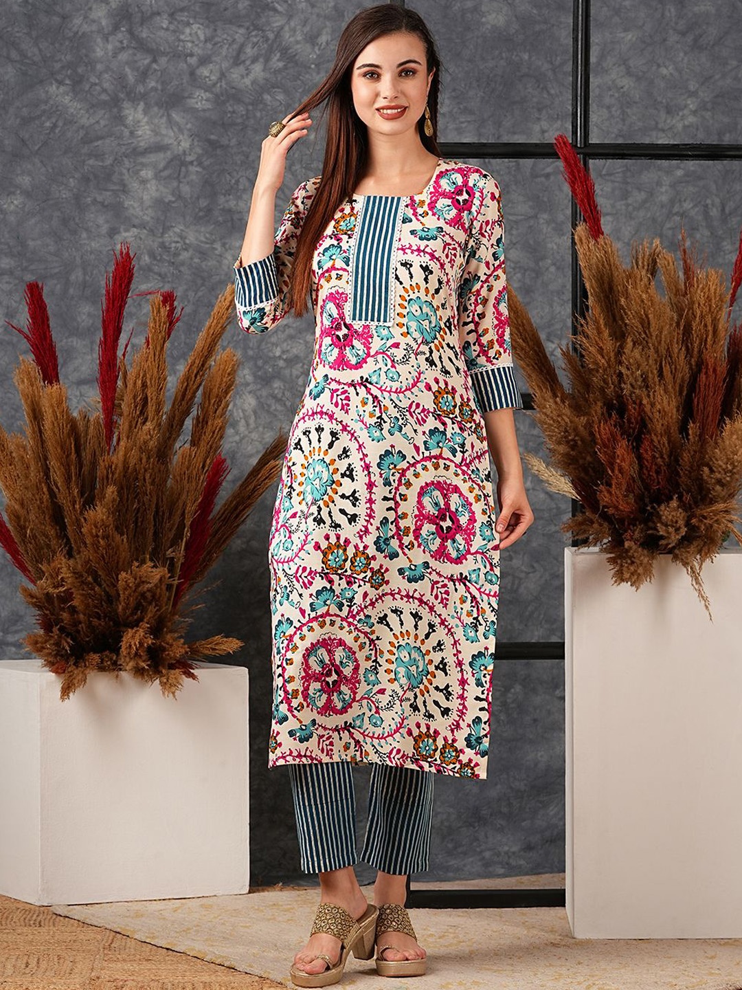 

Anni Designer Women Floral Printed Regular Kurta with Trousers, White