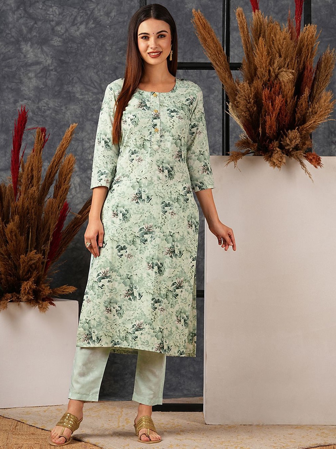 

Anni Designer Women Floral Printed Regular Kurta with Trousers, Green