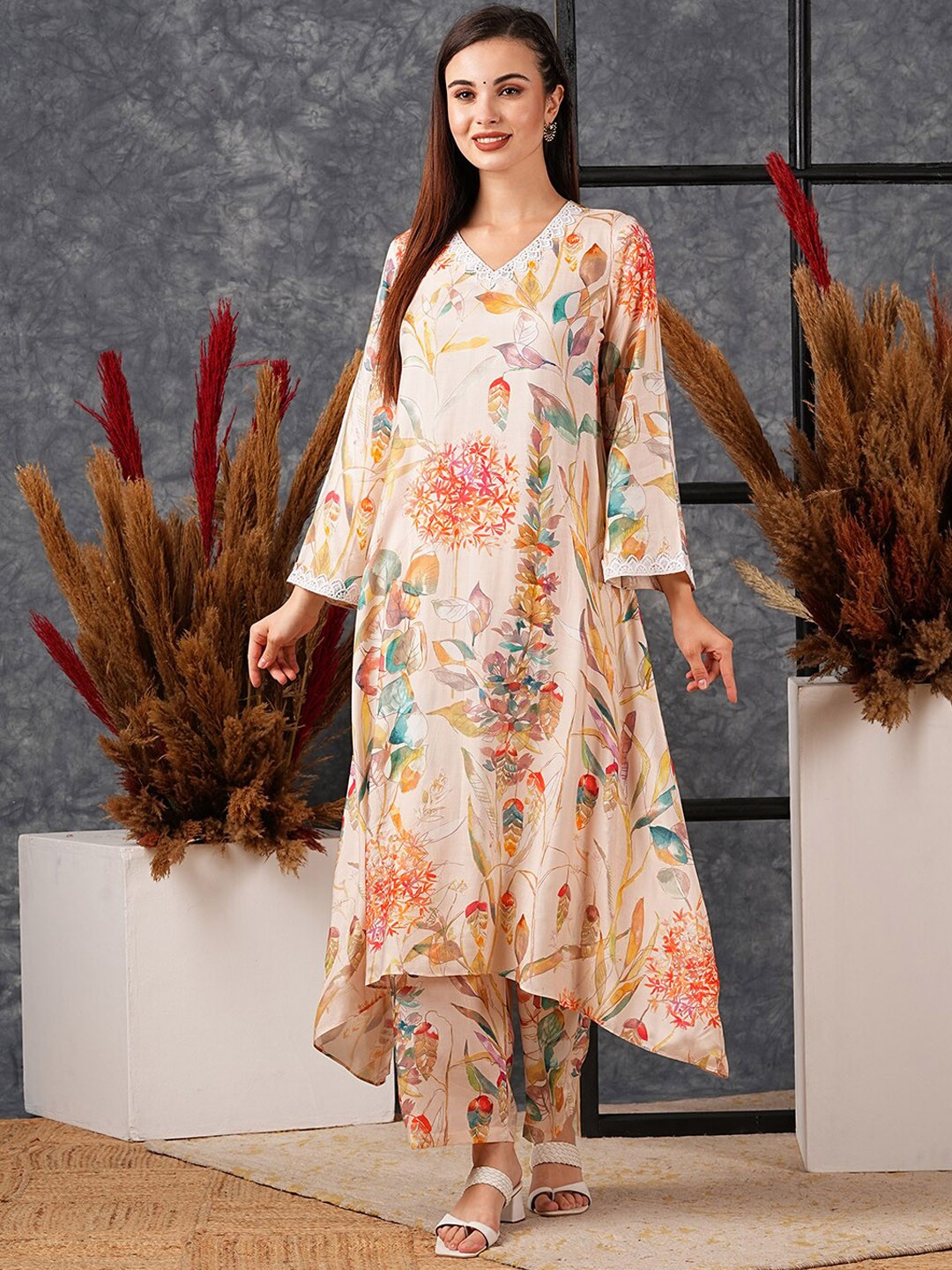 

Anni Designer Women Floral Printed Regular Kurta with Palazzos, Cream