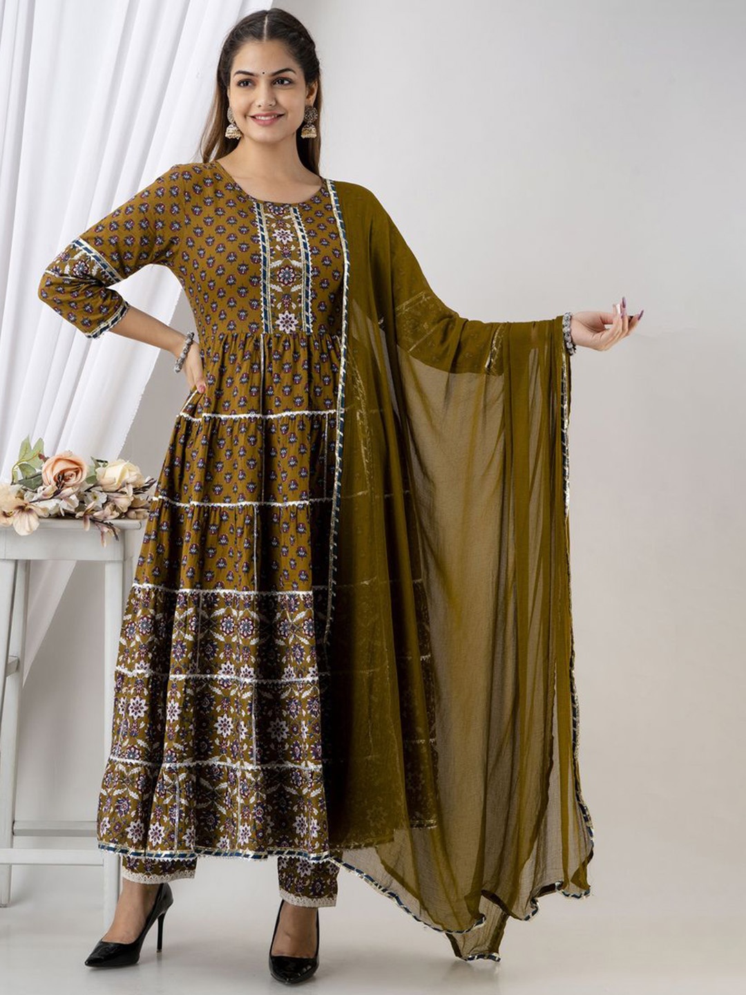 

D K W Women Ethnic Motifs Printed Gotta Patti Pure Cotton Kurta with Trousers Set, Brown