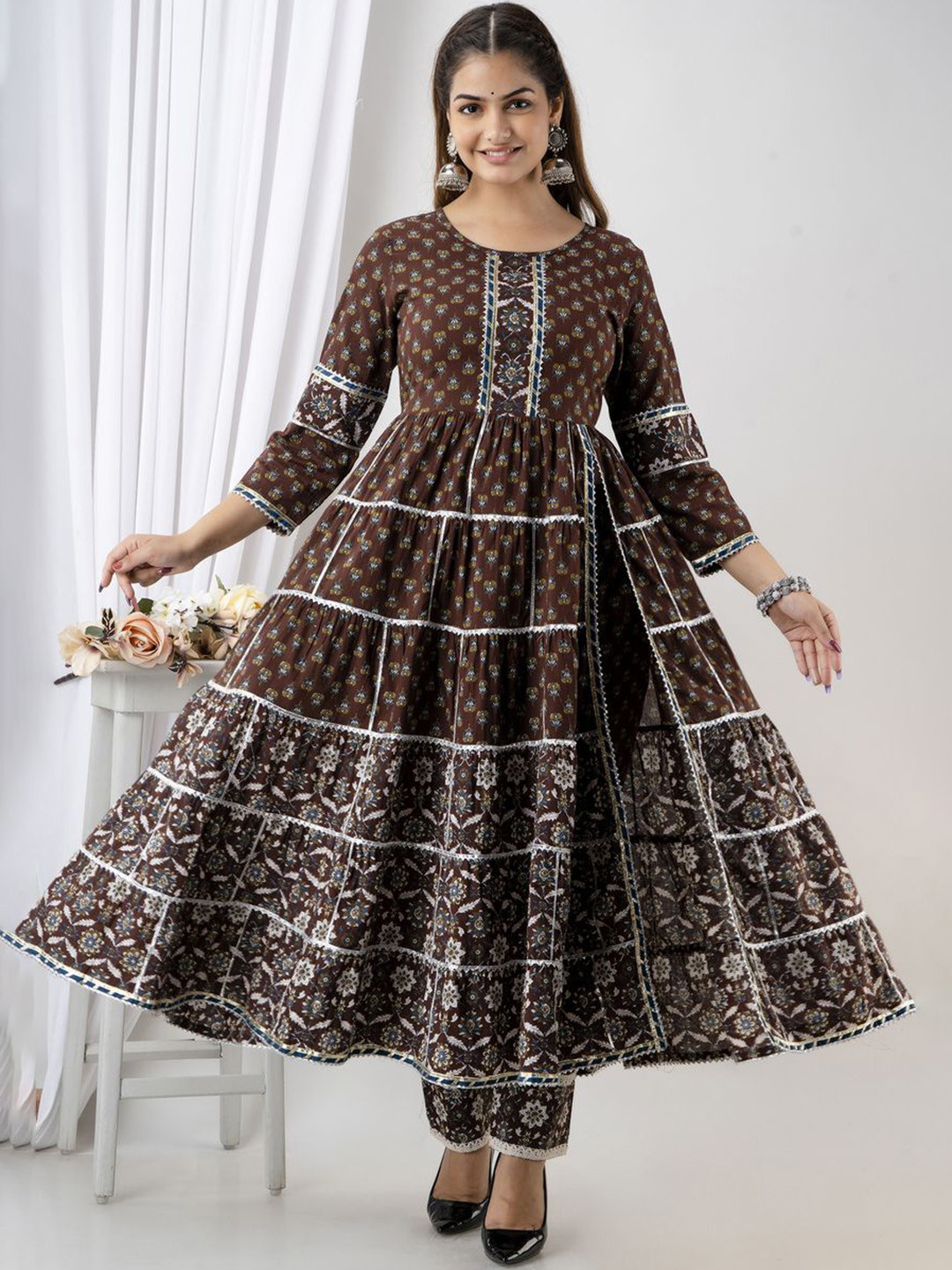 

D K W Women Floral Printed Regular Gotta Patti Pure Cotton Kurta Set & With Dupatta, Coffee brown