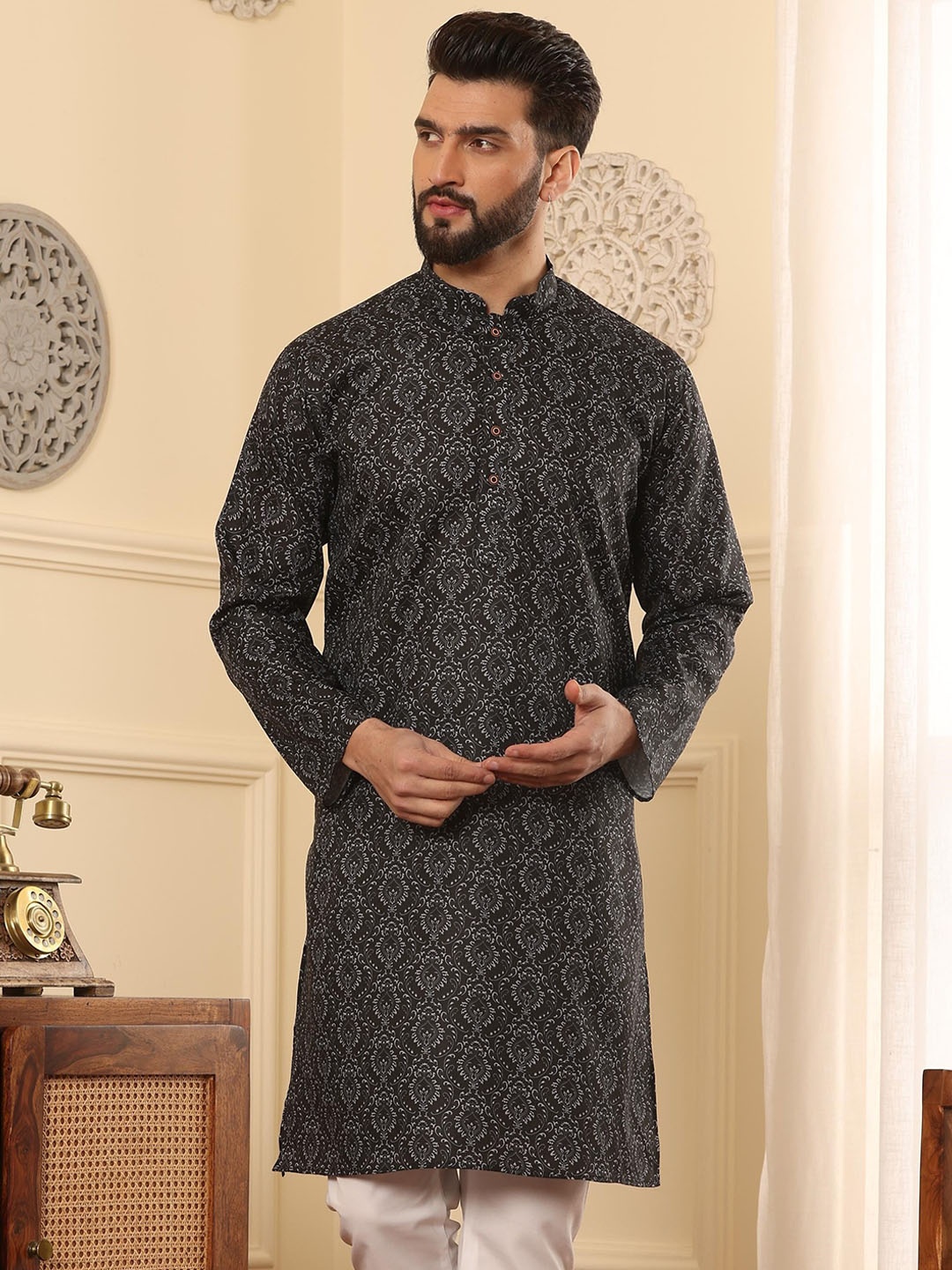 

Armaan Ethnic Men Ethnic Motif Block Print Kurta, Black