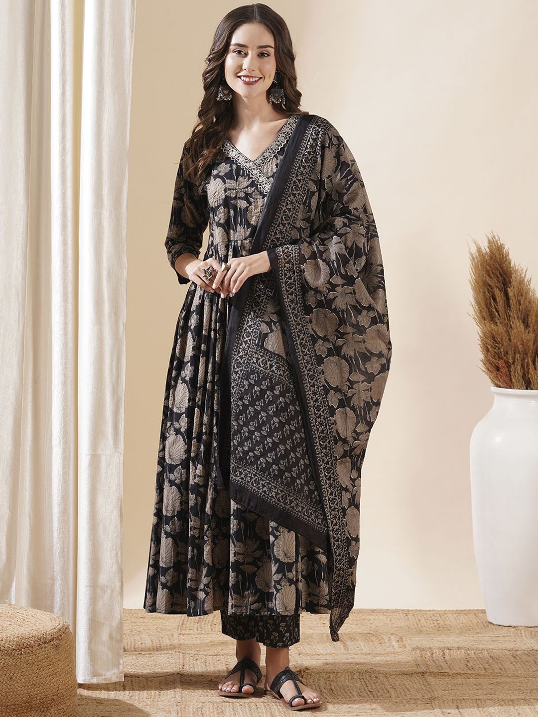 

FASHOR Women Floral Printed Pure Cotton Kurta with Trousers & Dupatta, Black