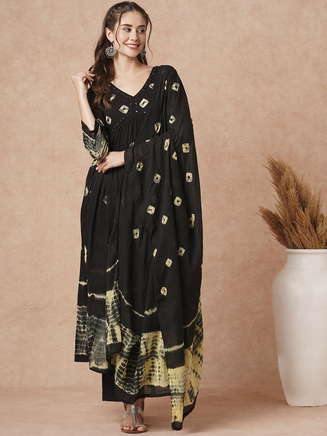 

FASHOR Women Bandhani Dyed Pure Cotton Kurta with Trousers & With Dupatta, Black