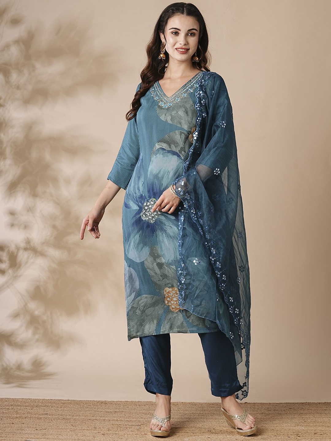 

FASHOR Women Floral Printed Regular Mirror Work Kurta with Trousers & With Dupatta, Teal