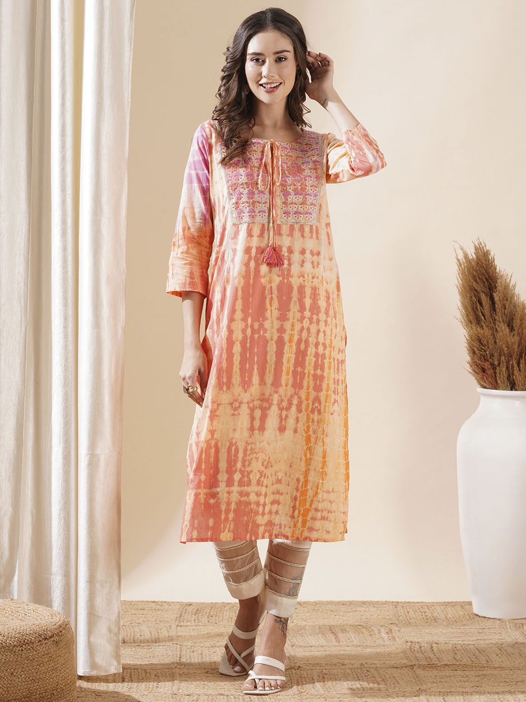 

FASHOR Women Printed Embroidered Keyhole Neck Gotta Patti Kurta, Peach