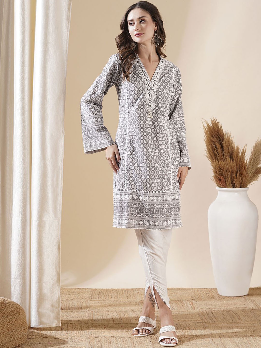 

FASHOR Women Ethnic Motifs Embroidered Regular Gotta Patti Kurta with Trousers, Grey