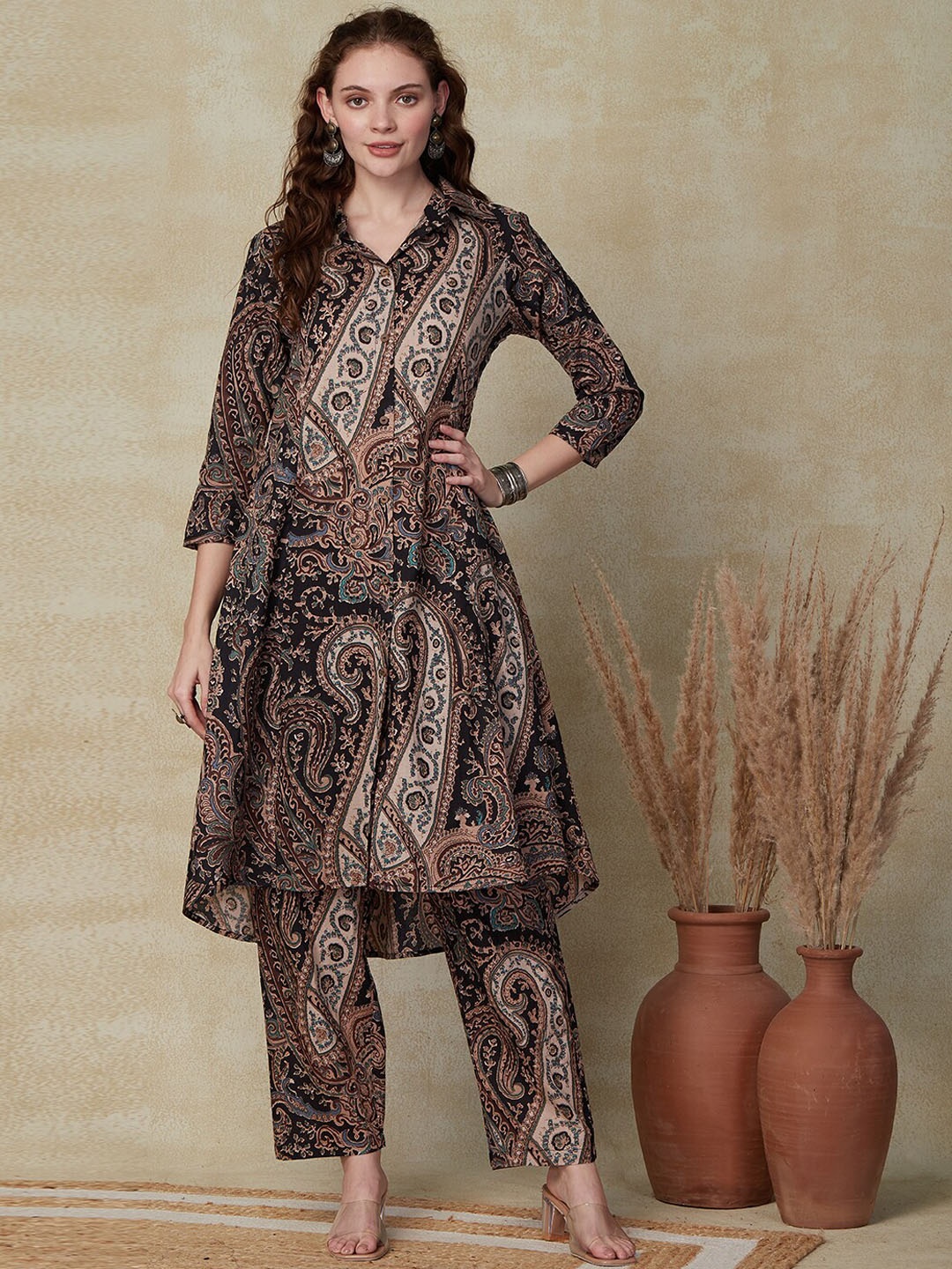 

FASHOR Women Paisley Printed Panelled Pure Cotton Kurta with Trousers, Black