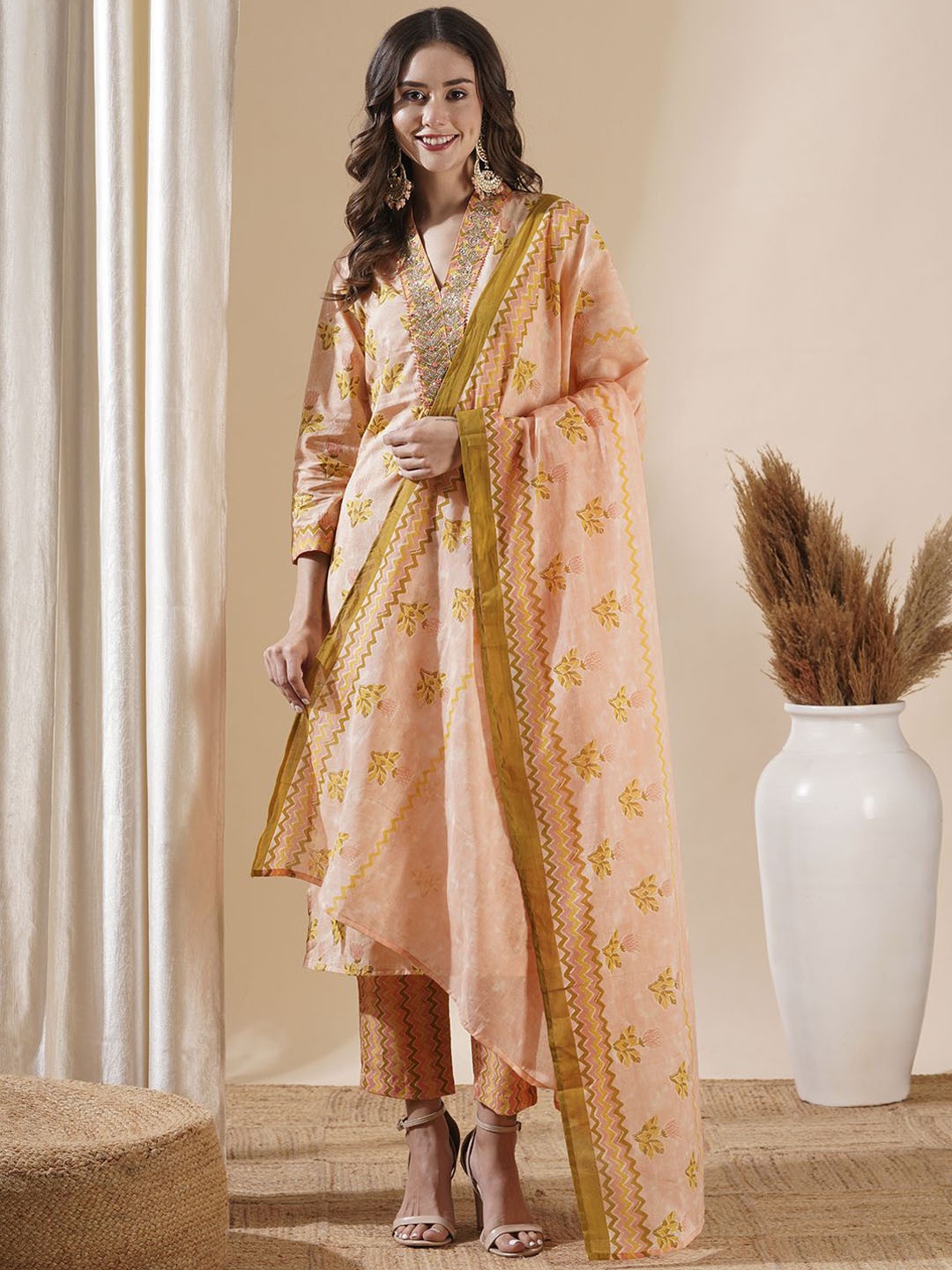 

FASHOR Women Floral Printed Beads and Stones Pure Cotton Kurta set With Dupatta, Cream