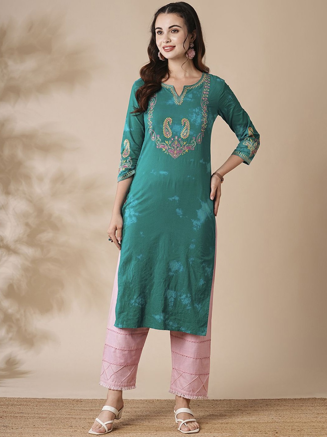 

FASHOR Women Paisley Embroidered Pure Cotton Kurta, Green