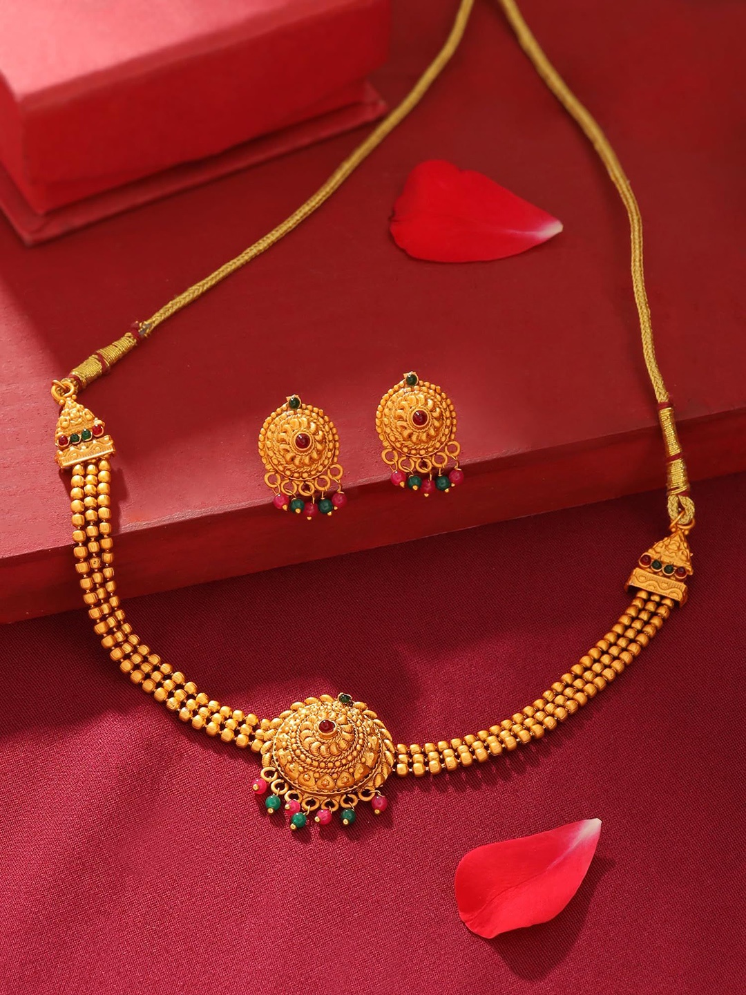 

Yellow Chimes Women Gold-Plated Stone-Studded & Beaded Jewellery Set