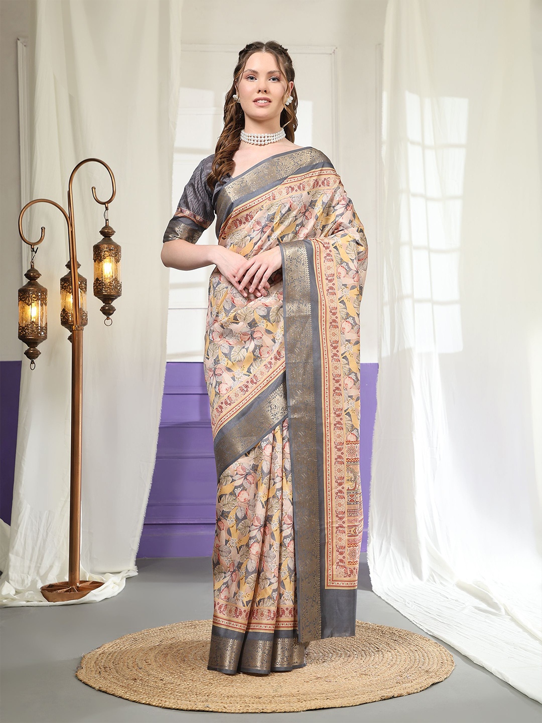

PRATIBIMB Floral Zari Pure Silk Saree, Peach