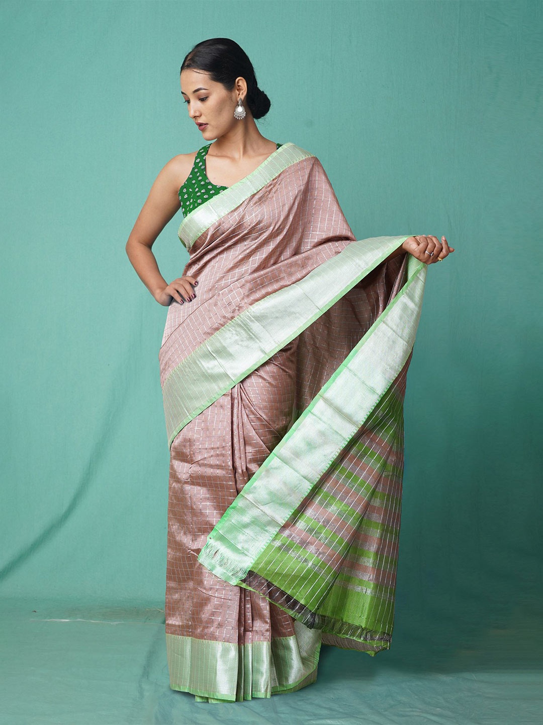 

Unnati Silks Checked Zari Pure Cotton Handloom Bagru Saree, Peach