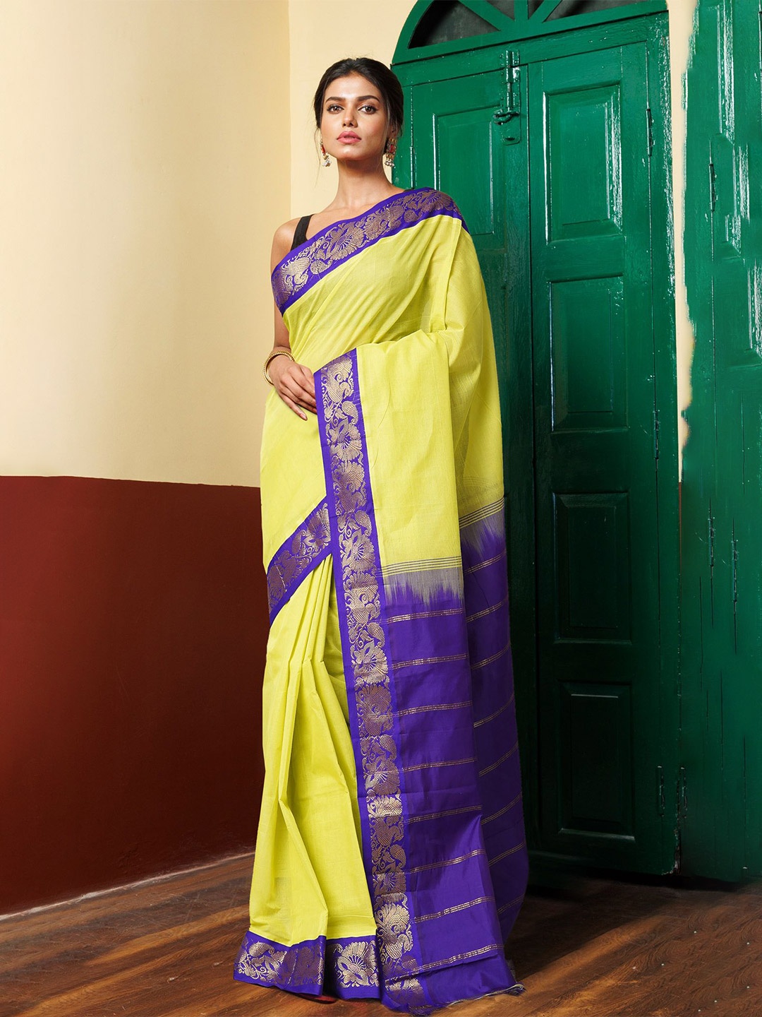 

Unnati Silks Zari Pure Cotton Handloom Gadwal Saree, Yellow