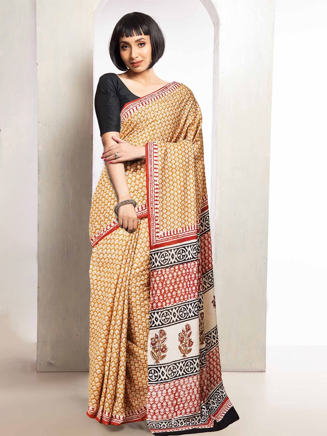 

Unnati Silks Floral Pure Cotton Handloom Bagru Saree, Brown