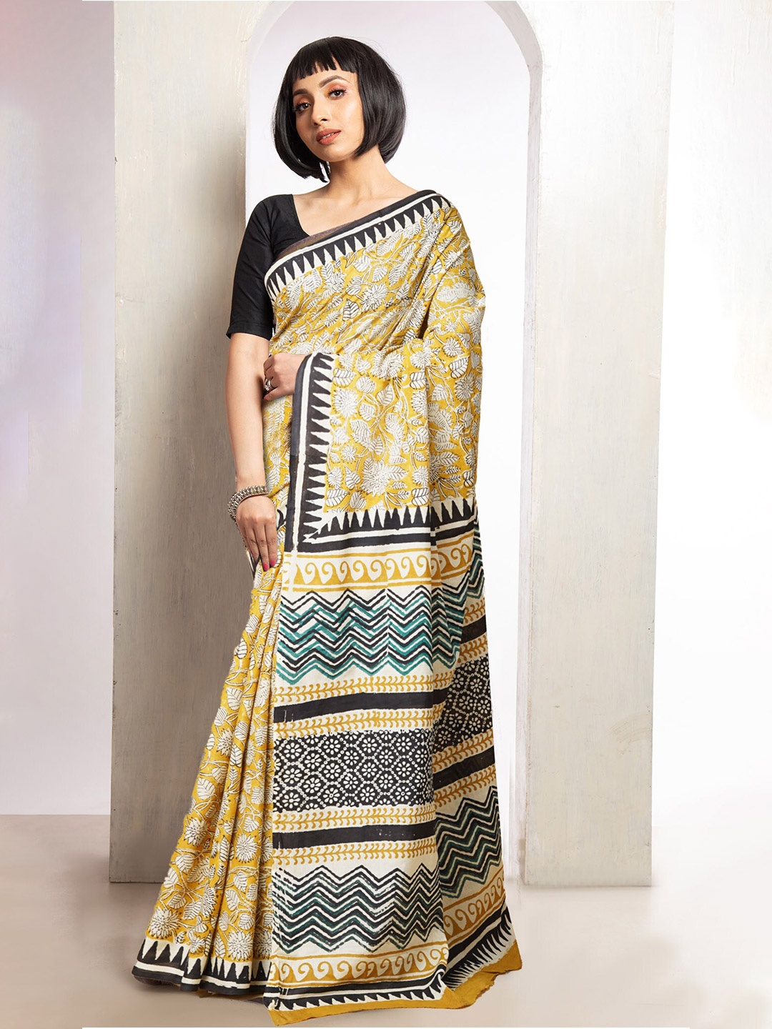 

Unnati Silks Floral Pure Cotton Handloom Bagru Saree, Yellow
