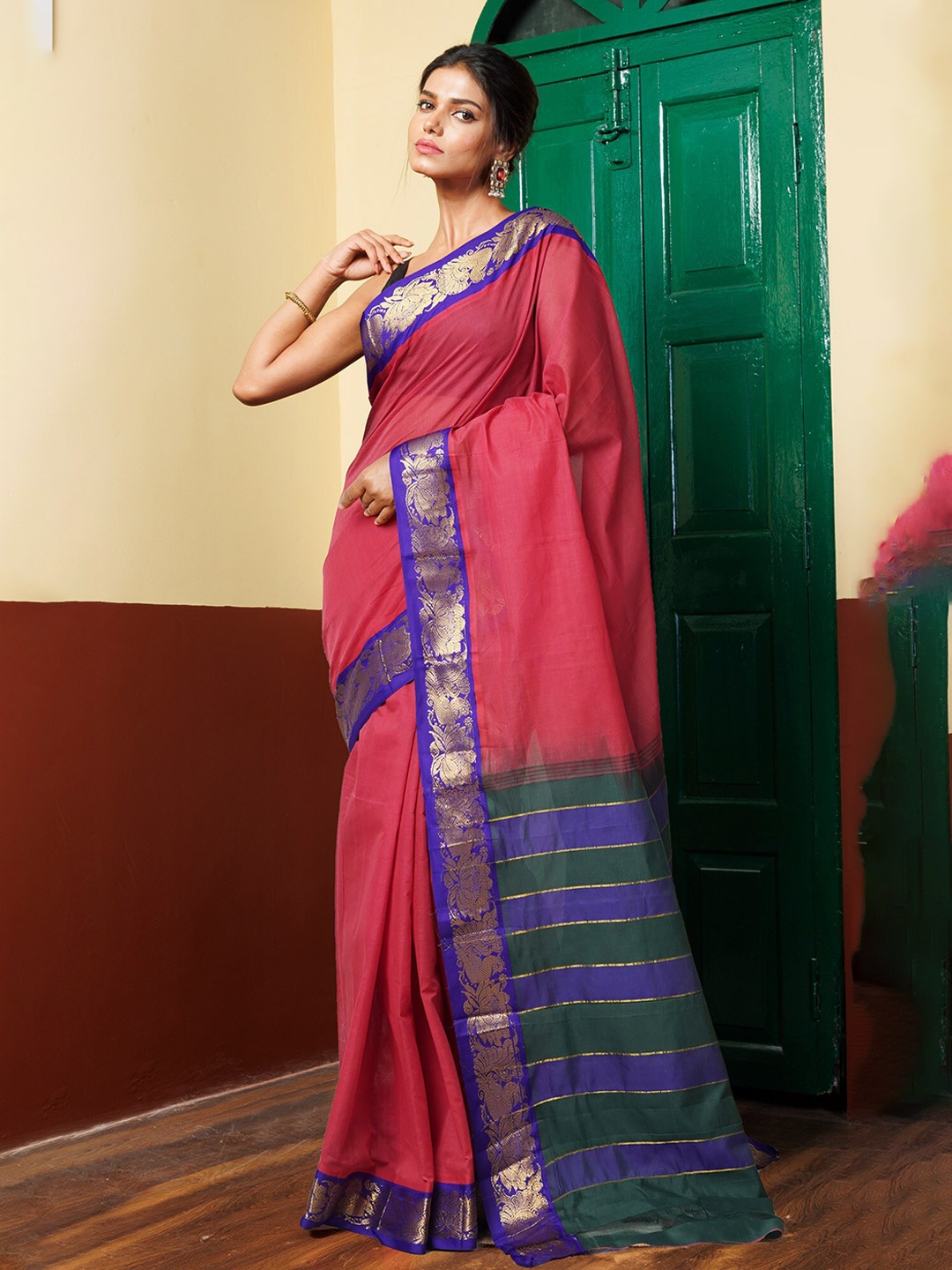 

Unnati Silks Zari Pure Cotton Handloom Gadwal Saree, Pink