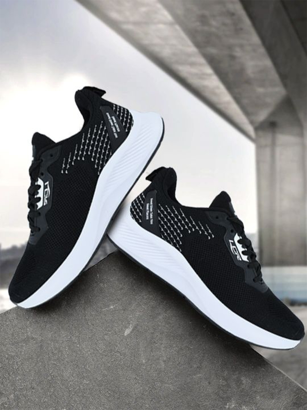 

Lancer Men Textile Running Shoes, Black
