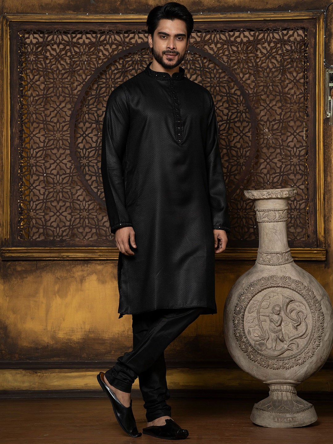 

KHAAS Men Woven Design Kurta, Black