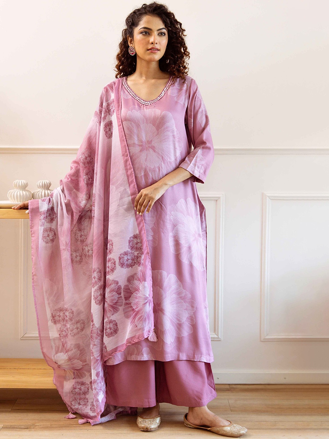 

Nehamta Women Floral Printed Regular Sequinned Kurta with Palazzos & Dupatta, Peach