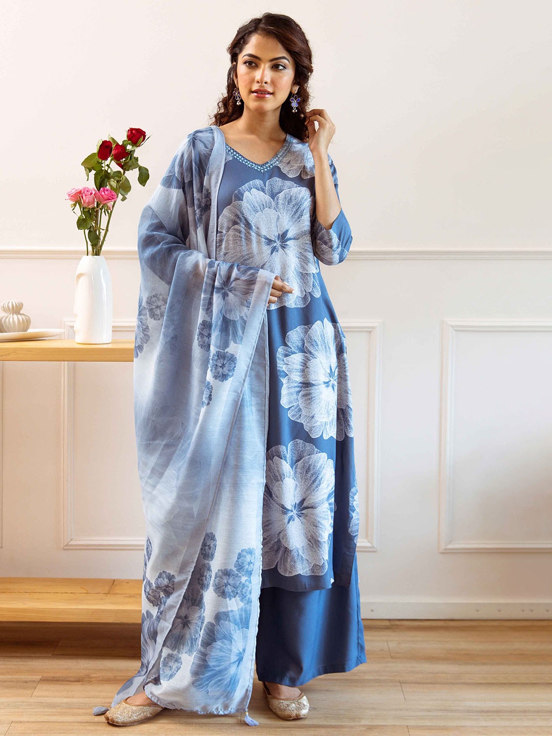 

Nehamta Women Floral Printed Regular Sequinned Kurta with Palazzos & With Dupatta, Blue