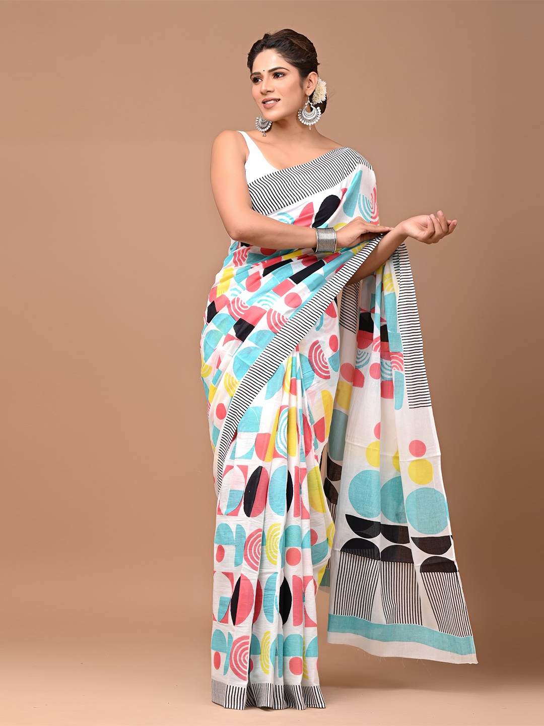 

Shivanya Handicrafts Pure Cotton Block Print Saree, White