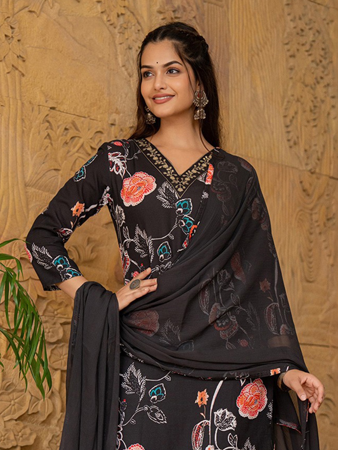 

KALINI Women Floral Printed Regular Kurta with Trousers & With Dupatta, Black