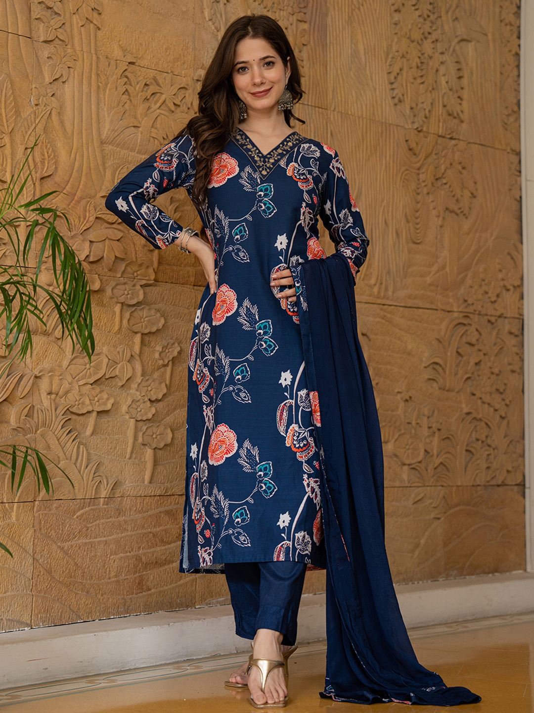 

KALINI Women Floral Printed Regular Kurta with Trousers & With Dupatta, Blue