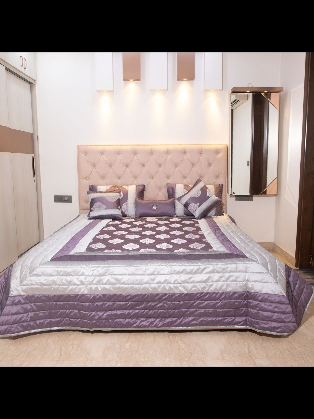 

STUDIOHMK Purple & Grey Self Designed 180 to 249 GSM Double King Bed Cover Set