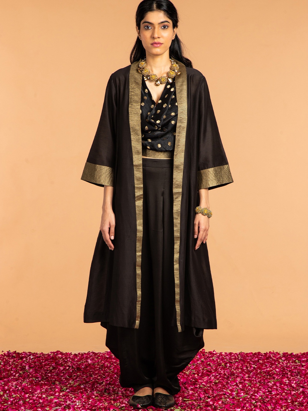 

VASSTRAM Women Longline Shrug, Black