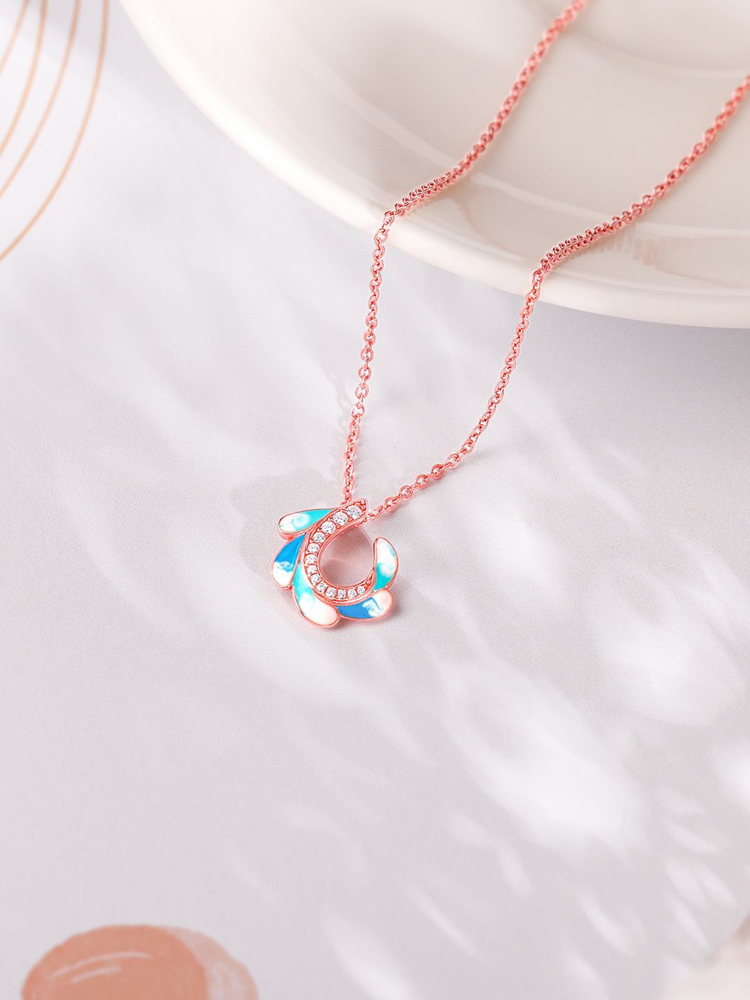

GIVA Women Rose Gold-Plated Contemporary Pendants with Chains