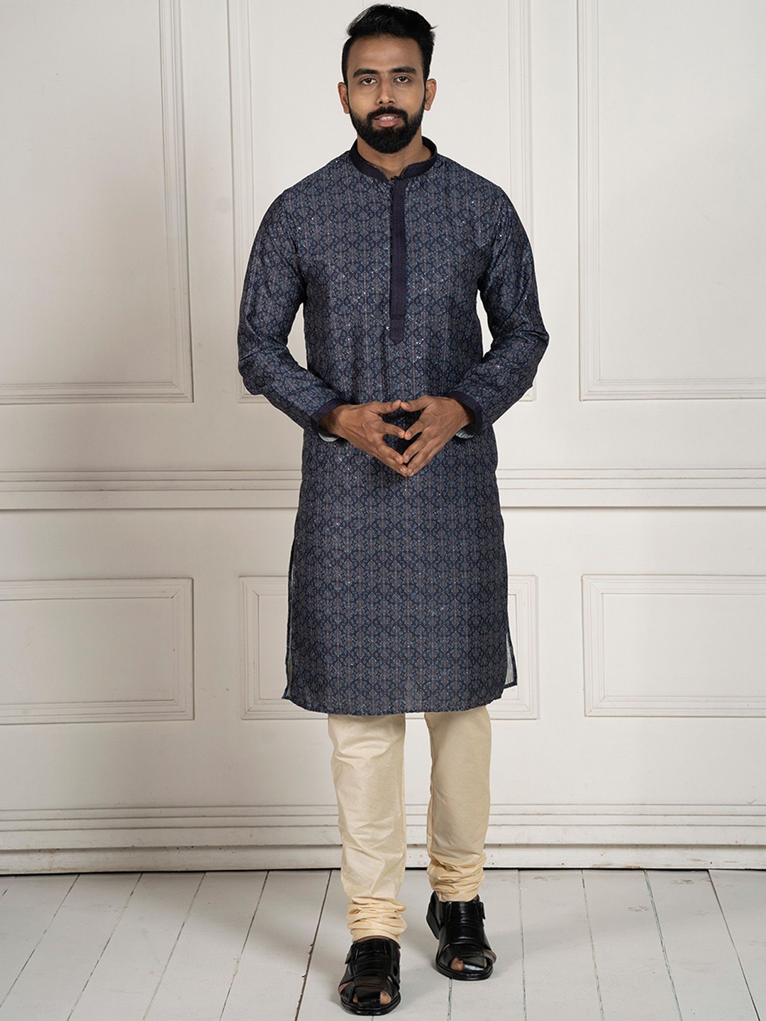 

KHAAS Men Thread Work Kurta, Navy blue