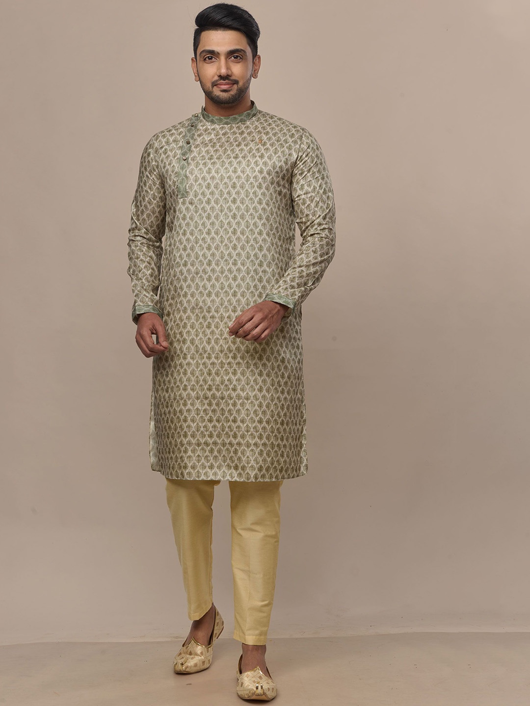 

KHAAS Men Thread Work Kurta, Green