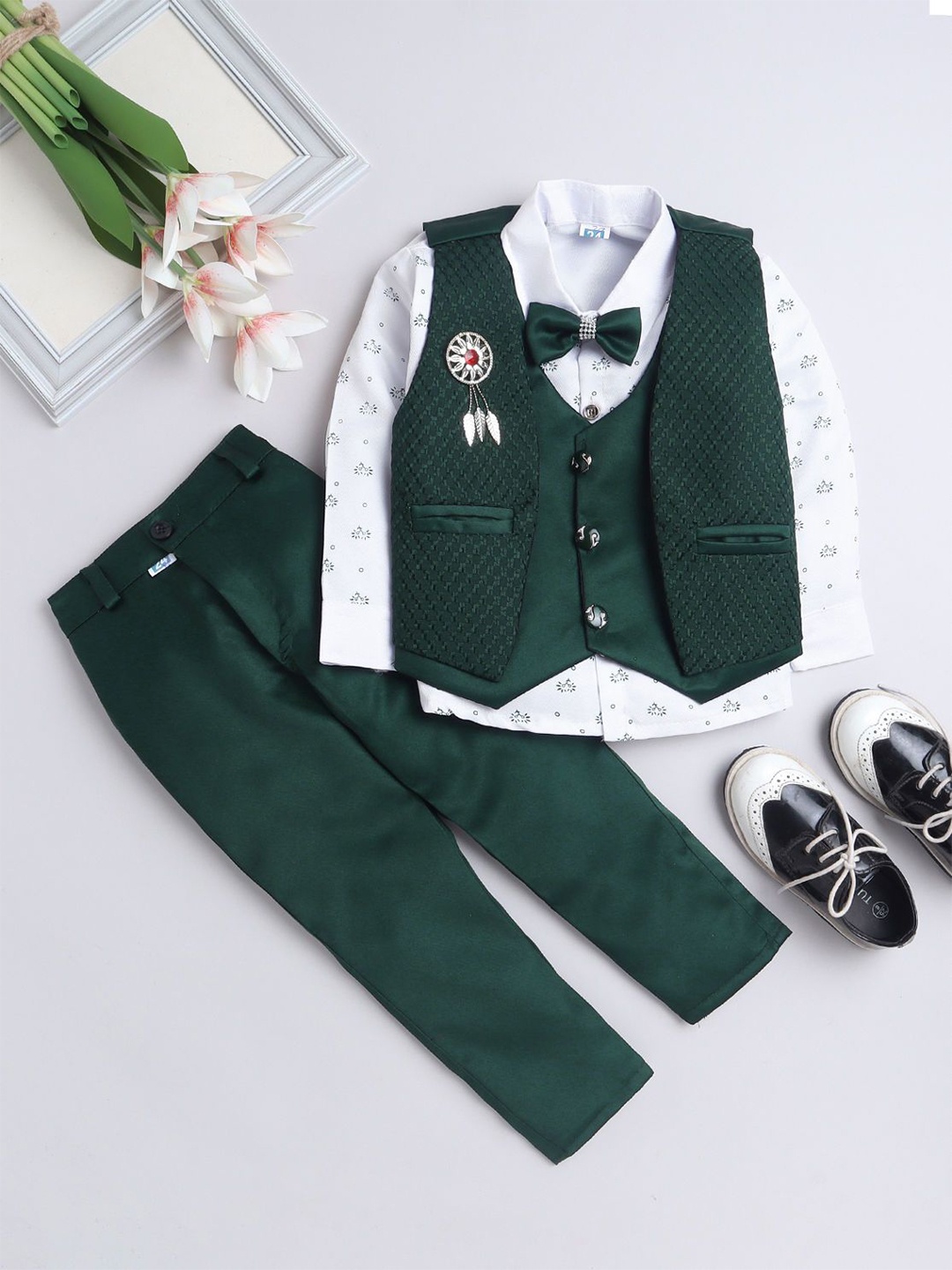 

FOURFOLDS Boys Self Design 3-Piece Suit, Green