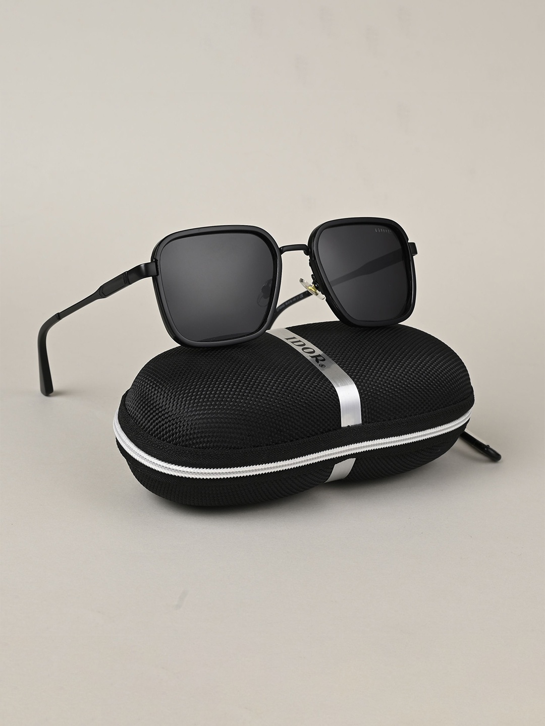 

IDOR Unisex Square Sunglasses with Polarised Lens, Black