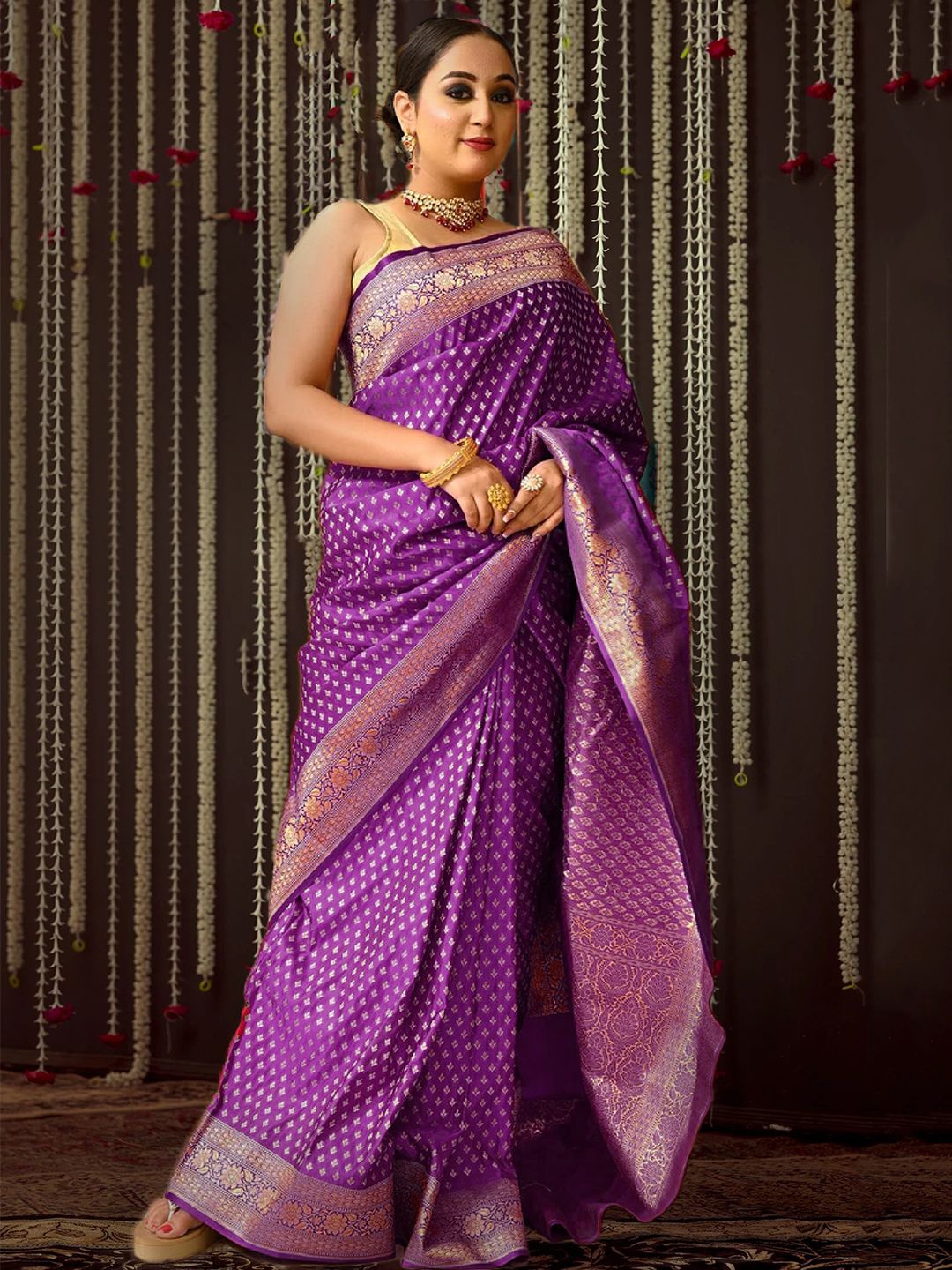 

MANMOHITSAREE Woven Design Zari Banarasi Saree, Purple