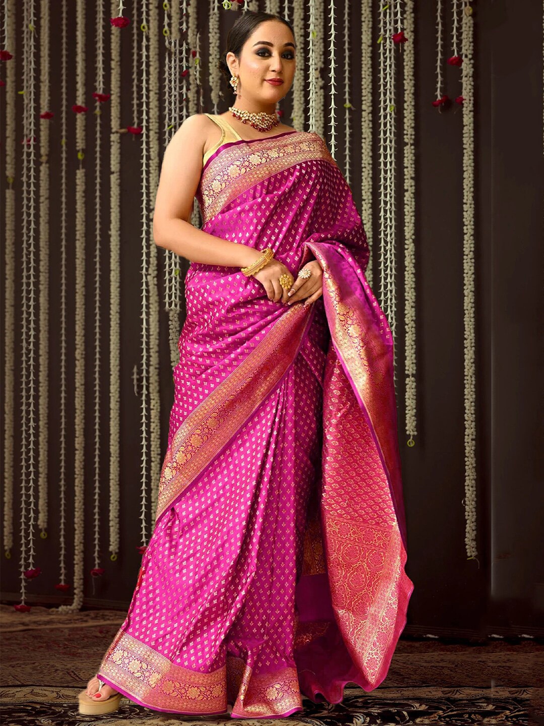 

MANMOHITSAREE Woven Design Zari Banarasi Saree, Pink