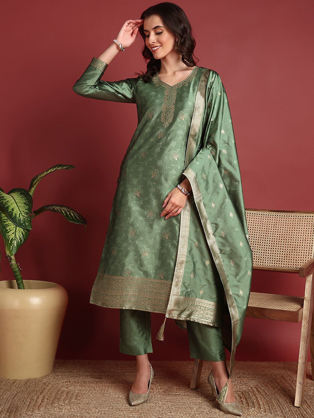 

KALINI Women Ethnic Motifs Regular Kurta with Trousers & With Dupatta, Green