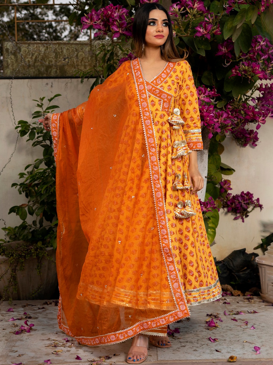 

Pomcha Women Floral Printed Regular Pure Cotton Kurta with Palazzos & With Dupatta, Brown