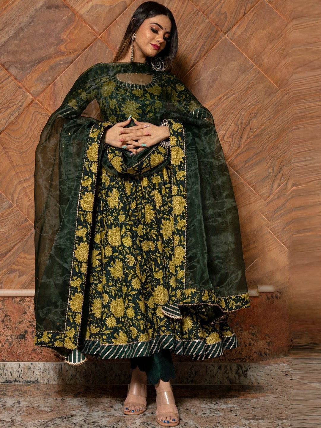 

Pomcha Women Floral Printed Gotta Patti Pure Cotton Kurta with Palazzos & With Dupatta, Green