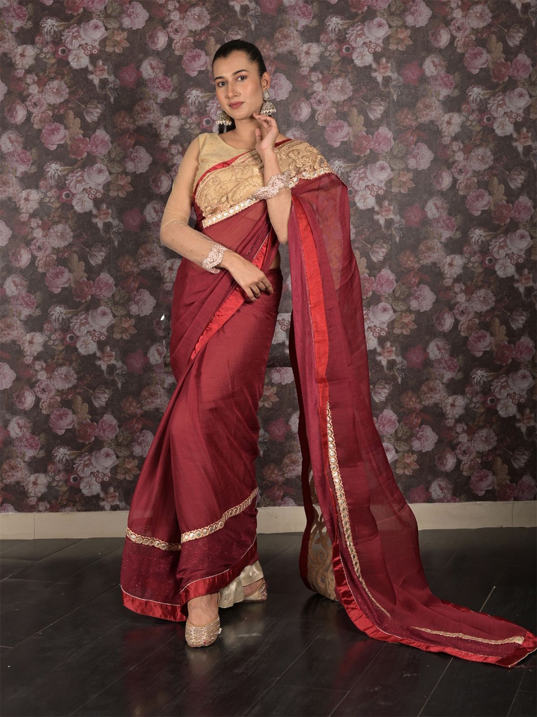 

ODETTE Embroidered Saree, Maroon