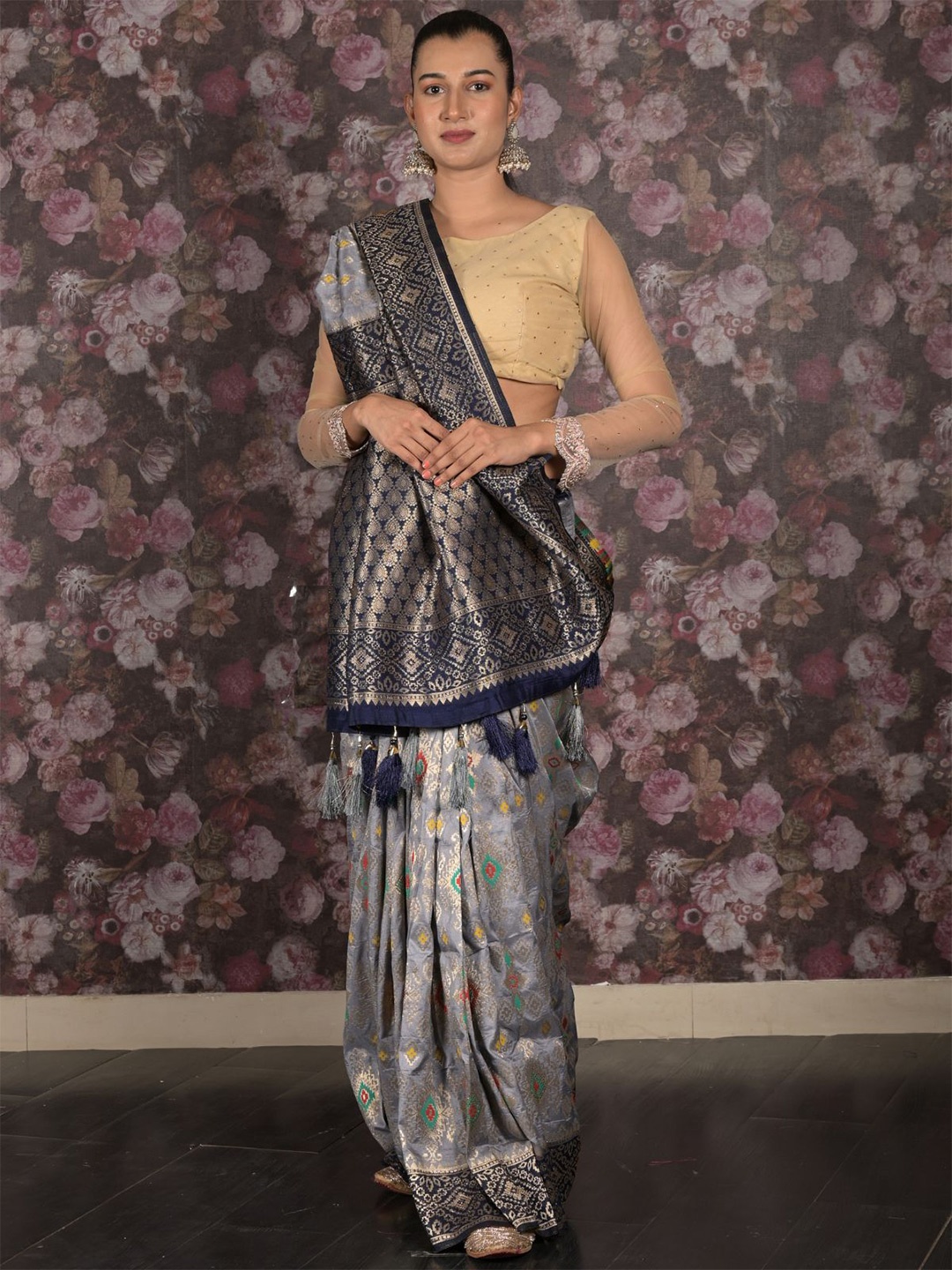 

ODETTE Woven Design Zari Saree, Grey