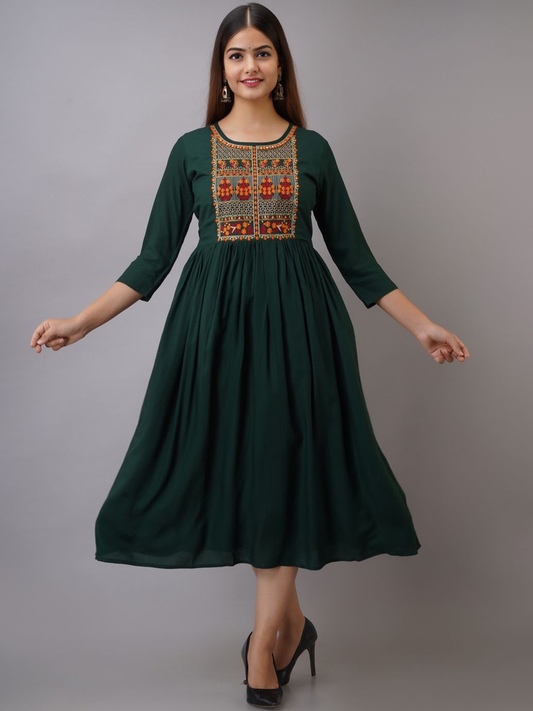 

Arudhi Women Geometric Yoke Design Flared Sleeves Handloom Anarkali Kurta, Green
