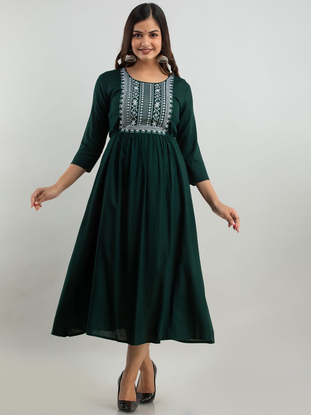 

Arudhi Floral Embroidered Round Neck Three-Quarter Sleeves A-line Kurta, Green